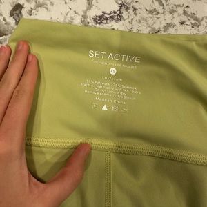 NWOT set active leggings